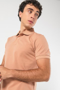 Camiseta unicolor polo con aberturas y manga corta