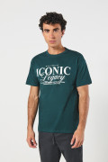 Camiseta manga corta verde con texto college en frente