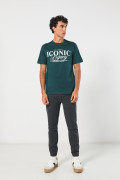 Camiseta manga corta verde con texto college en frente