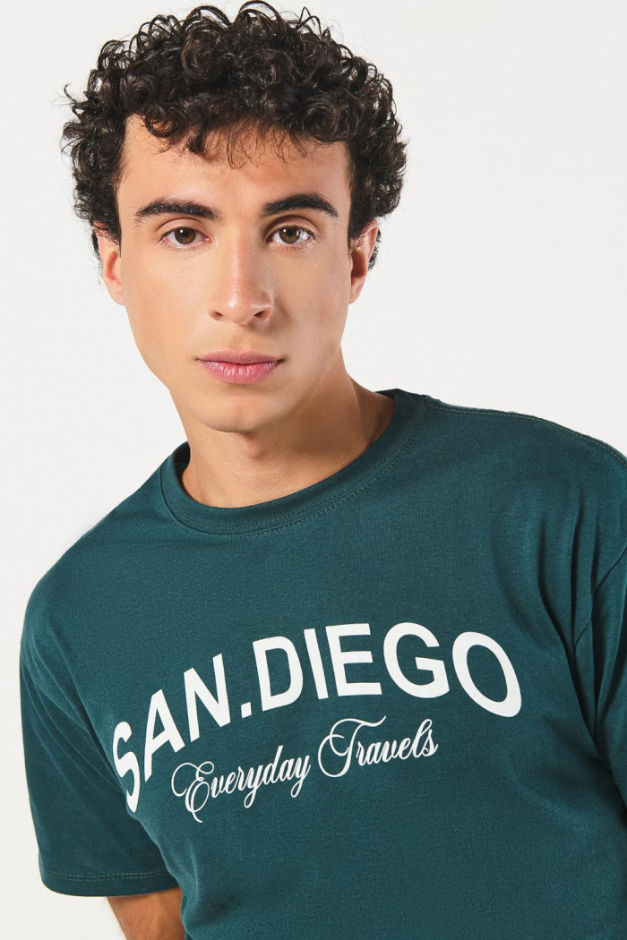 Camiseta verde oscura en algodón manga corta college