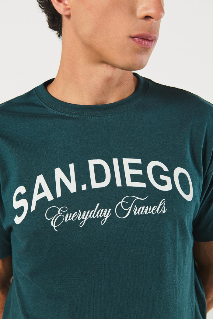 Camiseta verde oscura en algodón manga corta college