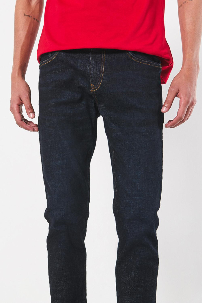 Jean tiro bajo skinny ajustado azul intenso con bolsillos