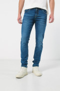 Jean azul oscuro skinny ceñido con bolsillos y tiro bajo