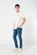 Jean azul oscuro skinny ceñido con bolsillos y tiro bajo