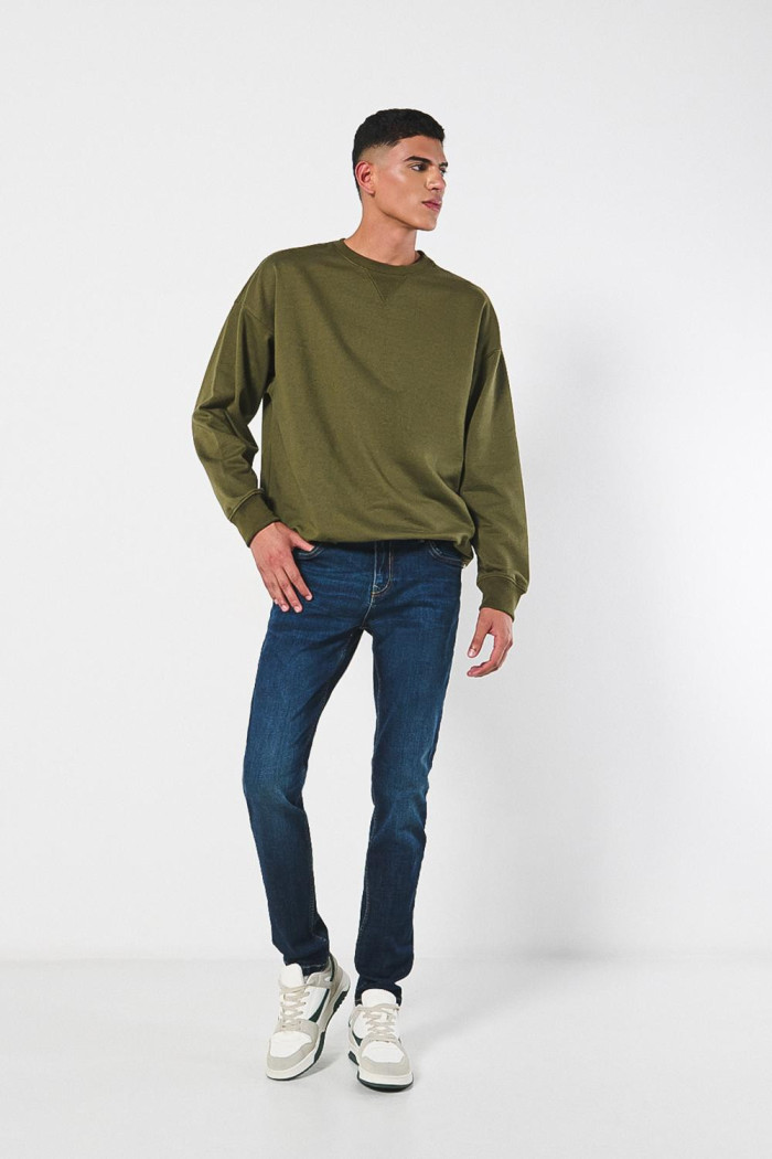 Jean skinny tiro bajo ajustado azul oscuro con bolsillos
