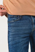 Jean azul oscuro slim con tiro bajo y ajuste ceñido