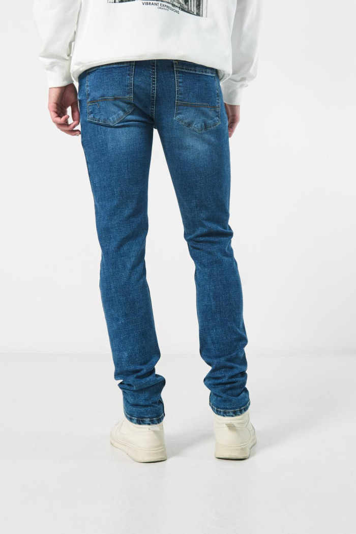 Jean tiro bajo skinny azul con bolsillos y ajuste ceñido