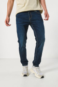 Jean skinny azul oscuro ajustado con tiro bajo