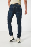 Jean skinny azul oscuro ajustado con tiro bajo