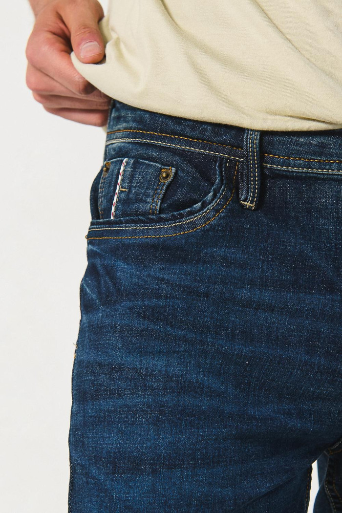 Jean skinny azul oscuro ajustado con tiro bajo