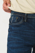 Jean skinny azul oscuro ajustado con tiro bajo