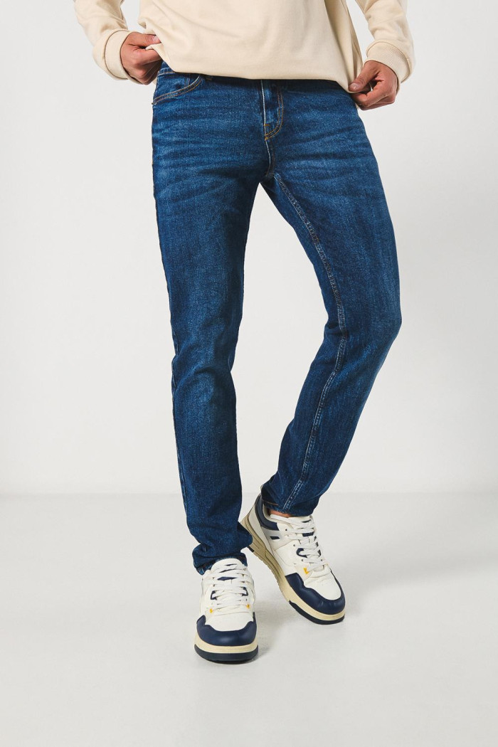 Jean azul oscuro slim tiro bajo con ajuste ceñido