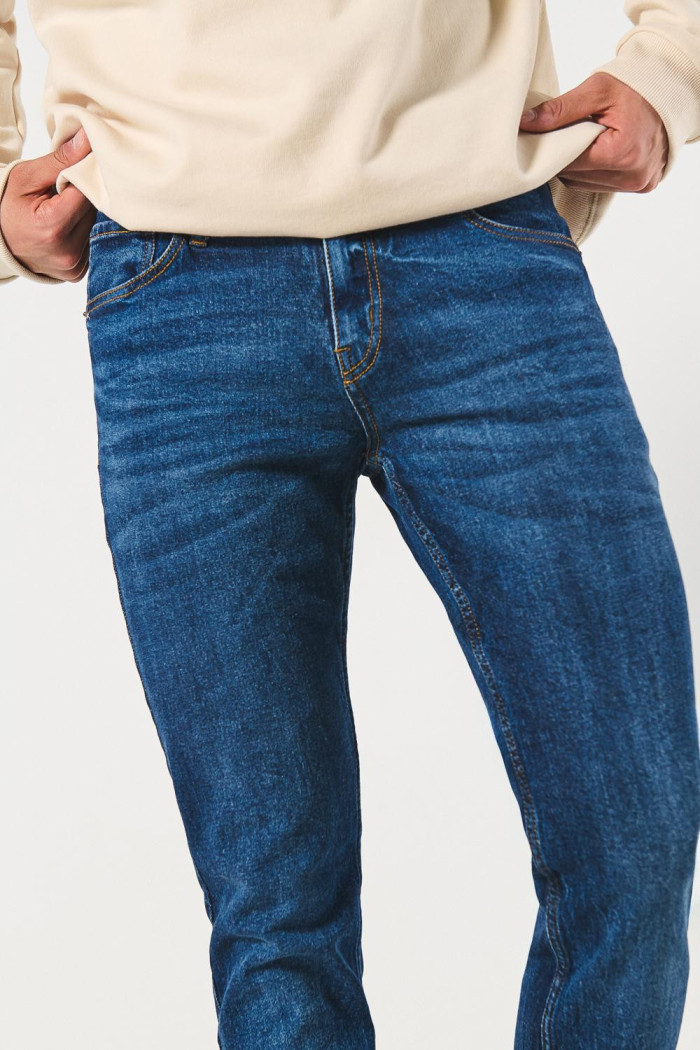Jean azul oscuro slim tiro bajo con ajuste ceñido