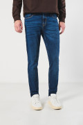 Jean slim tiro bajo azul oscuro con bolsillos y cremallera