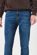Jean slim tiro bajo azul oscuro con bolsillos y cremallera