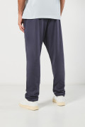 Pantalón gris intenso jogger con diseño de Rick and Morty