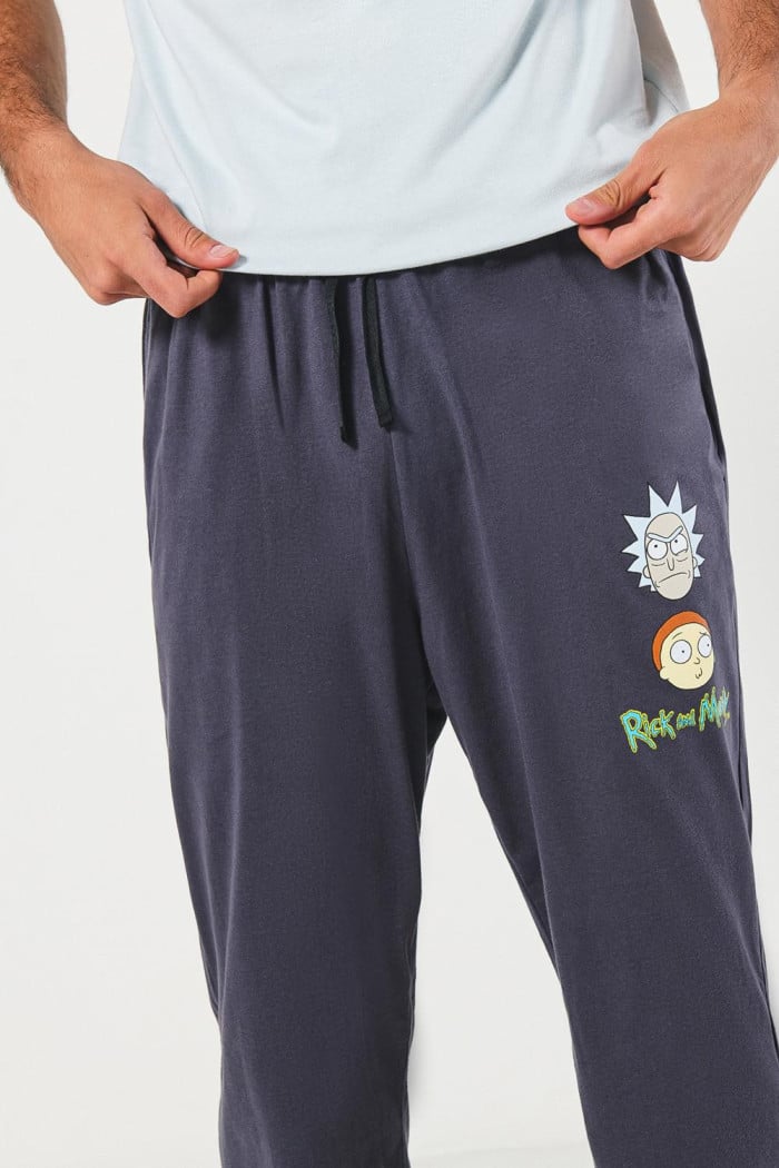 Pantalón gris intenso jogger con diseño de Rick and Morty
