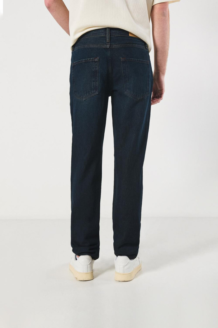 Jean 90´S azul intenso bota recta con bolsillos y tiro bajo