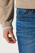 Jean tiro bajo skinny azul con ajuste ceñido y desgastes