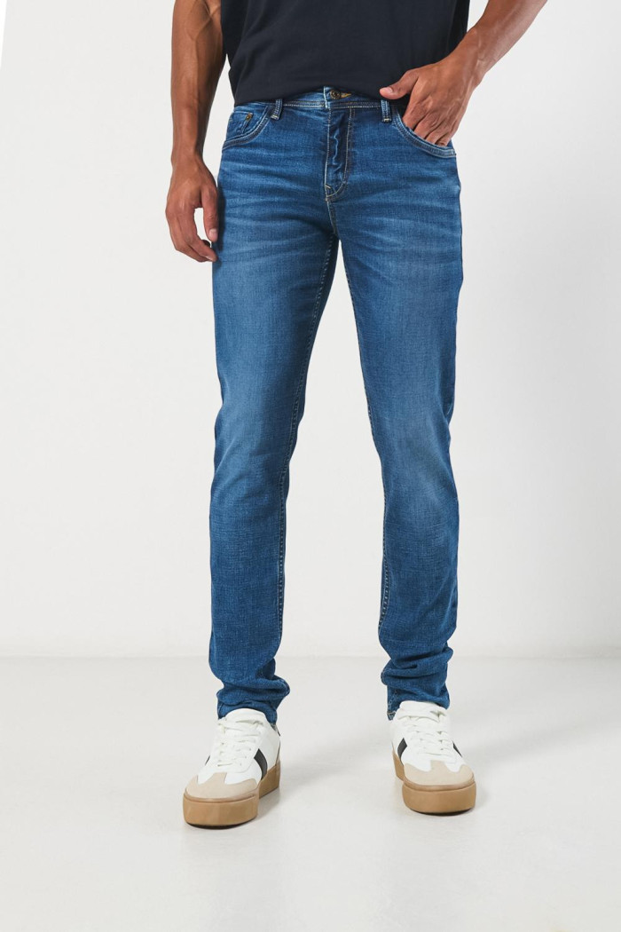Jean skinny tiro bajo azul con ajuste ceñido y cremallera