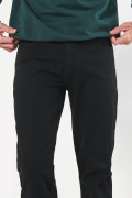 Jean slim ajustado negro con bolsillos y tiro bajo