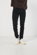 Jean negro tipo skinny ceñido con tiro bajo y bolsillos