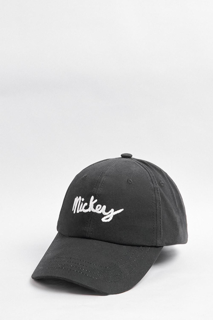 Cachucha negra beisbolera con diseños de Mickey