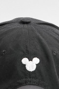 Cachucha negra beisbolera con diseños de Mickey