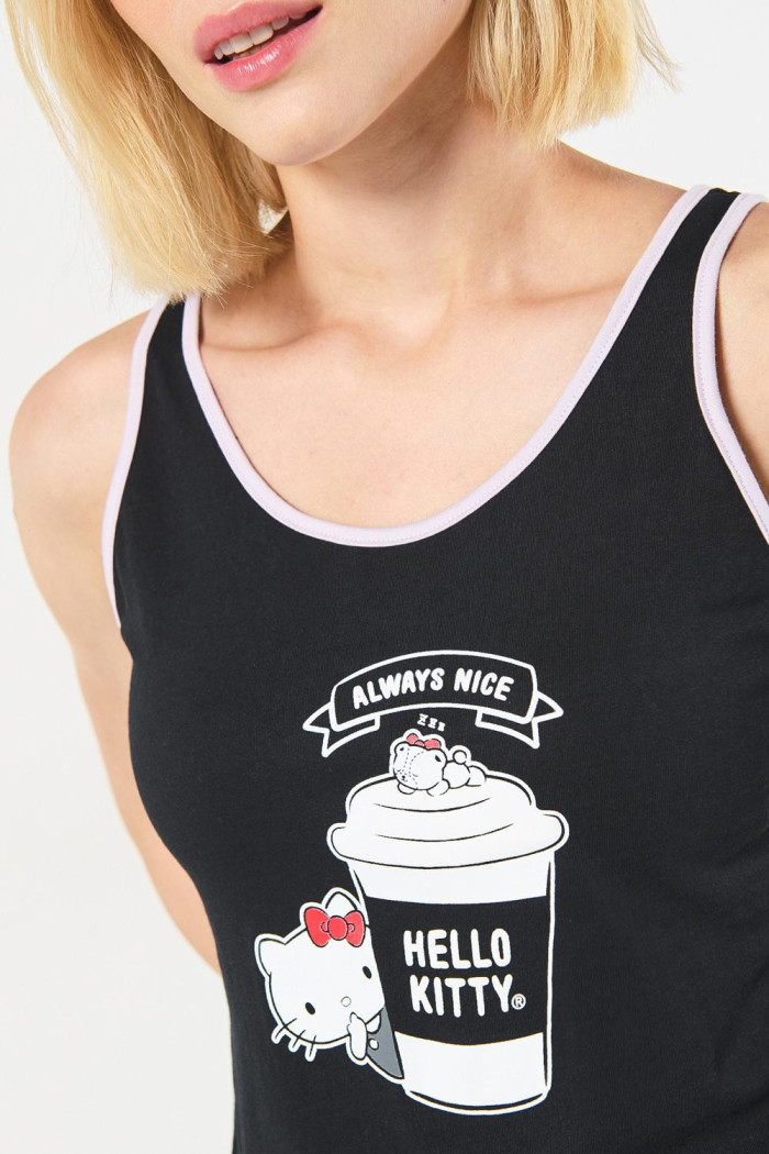 Camiseta negra manga sisa con diseño de Hello Kitty