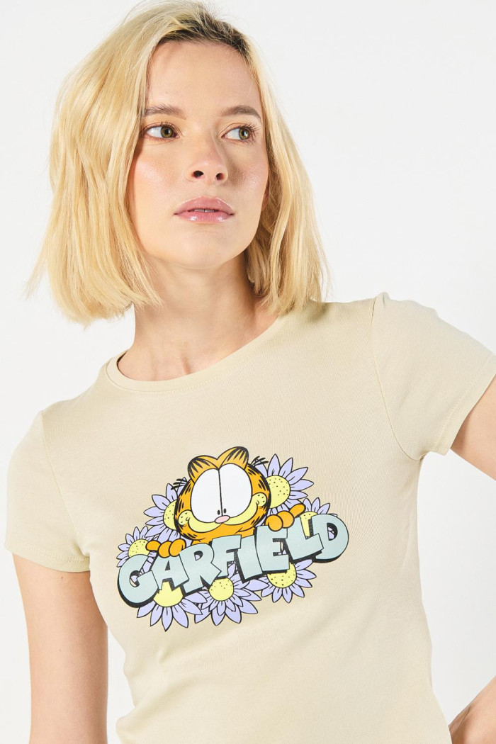 Camiseta en rib kaki con diseño de Garfield y manga corta