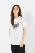Camiseta crema clara manga corta con diseño de moño