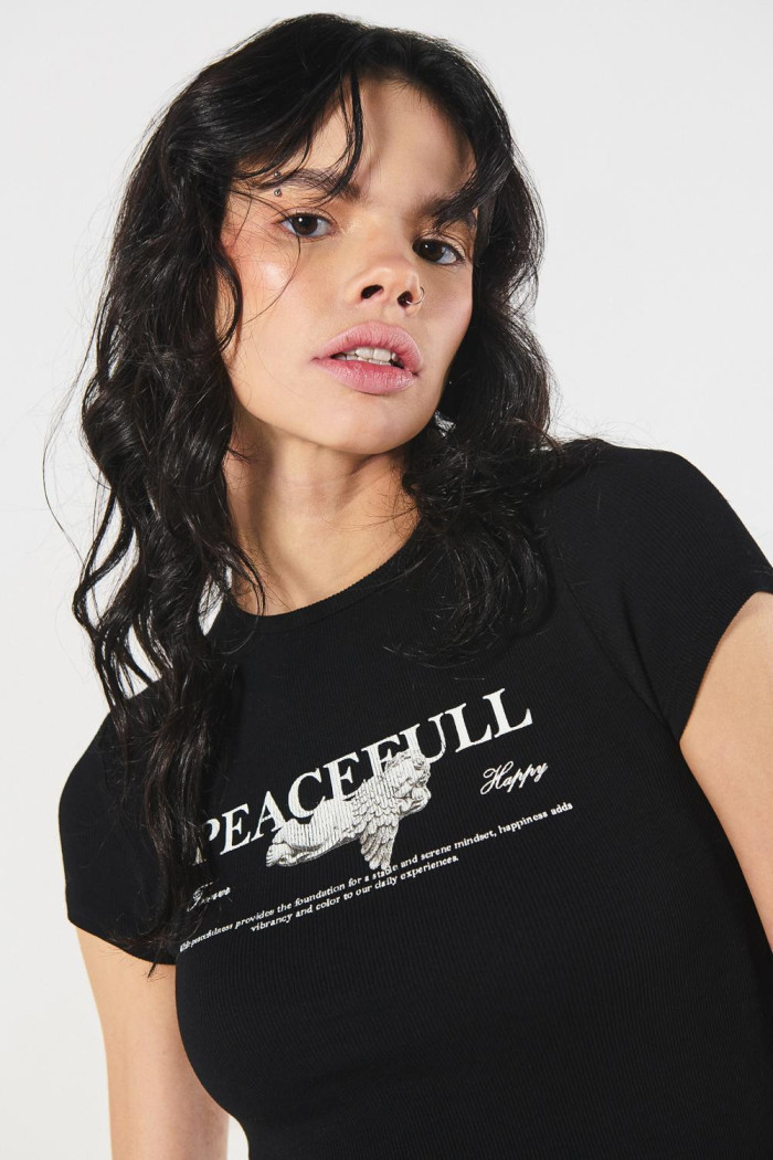 Camiseta gris intensa con diseño celestial manga corta