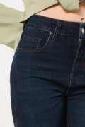 Jean jegging azul intenso tiro alto con costuras cafés