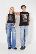 Camiseta manga sisa negra con estampado de Iron Maiden