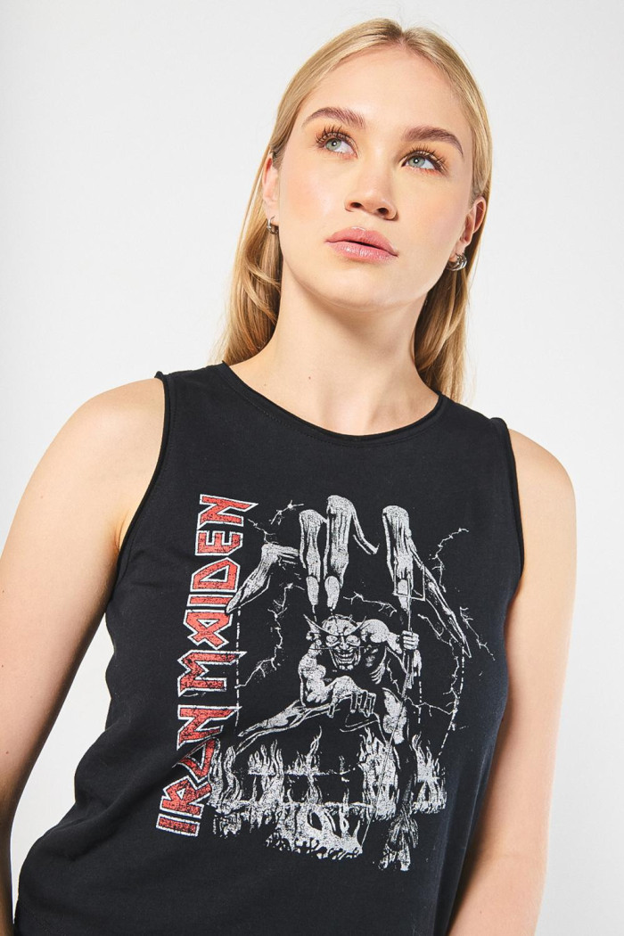 Camiseta manga sisa negra con estampado de Iron Maiden