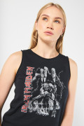 Camiseta manga sisa negra con estampado de Iron Maiden