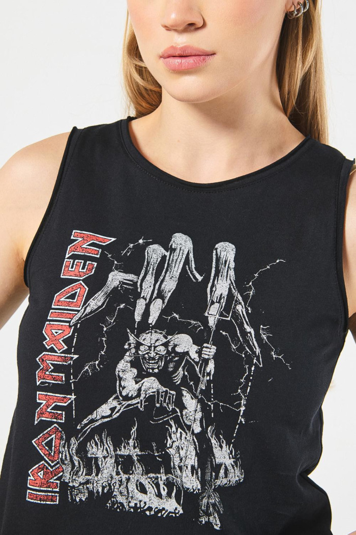 Camiseta manga sisa negra con estampado de Iron Maiden