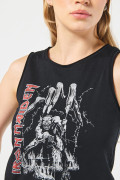 Camiseta manga sisa negra con estampado de Iron Maiden