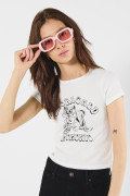 Camiseta cuello redondo crema en rib con arte de animalito
