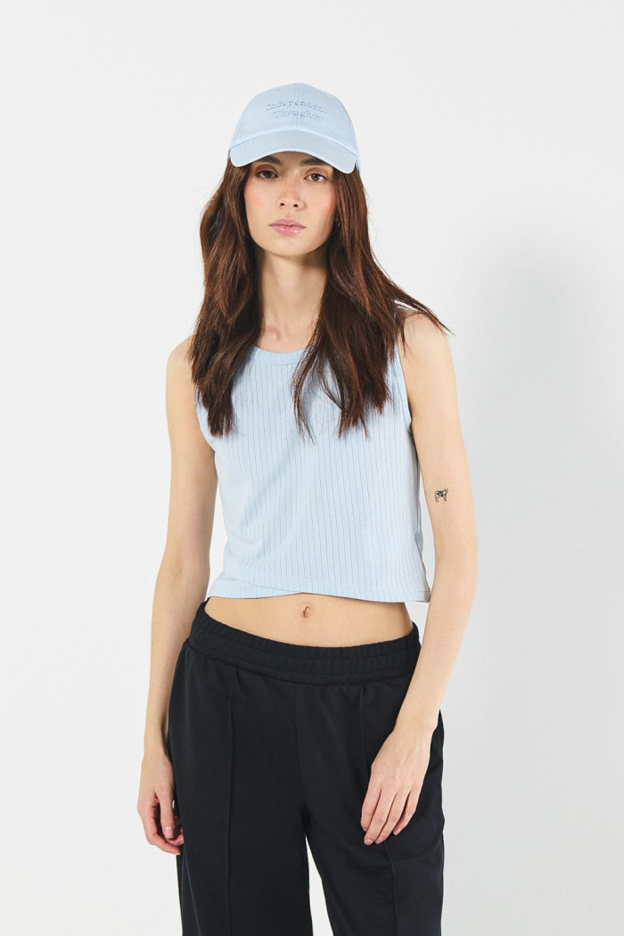 Camiseta azul clara manga sisa con texturas de canal