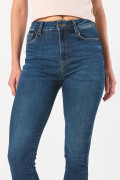 Jean jegging azul oscuro con cremallera y tiro súper alto