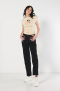 Camiseta crop top en rib kaki con diseño de Betty Boop