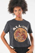 Camiseta negra teñida crop top con diseño de tigres
