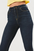 Jean súper tiro alto azul intenso jegging con ajuste ceñido