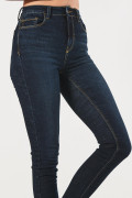 Jean azul jegging ajustado con tiro súper alto y bolsillos