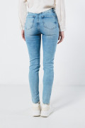 Jean jegging azul con desgastes sutiles y tiro súper alto