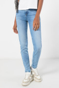 Jean push up tiro alto azul claro con pretina sencilla