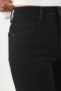 Jean jegging tiro alto negro ceñido con bolsillos