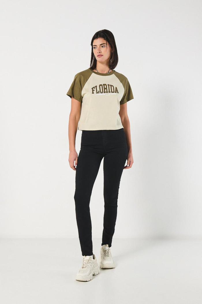 Jean negro jegging ajustado con tiro súper alto