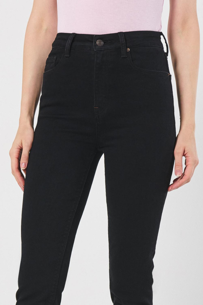 Jean jegging negro con cremallera y tiro súper alto